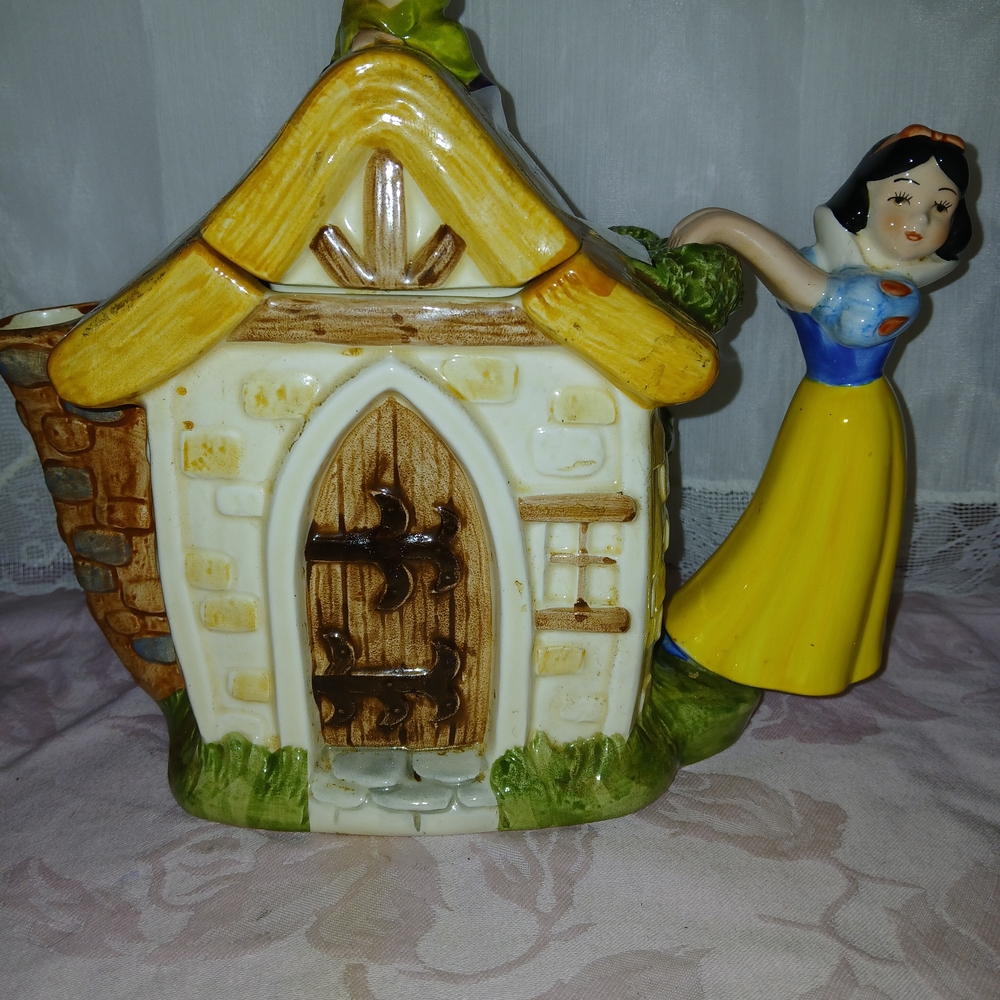 Snow White Ceramic Teapot